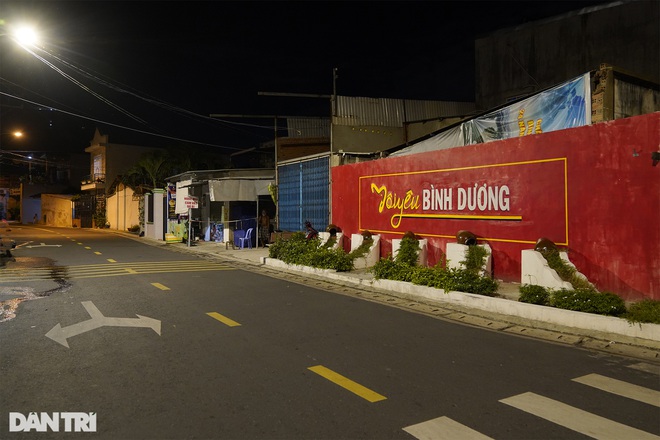 Bình Dương vắng lặng trong ngày đầu người dân không ra đường sau 18h - 6