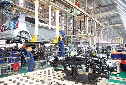 Xử lý kiến nghị về gia hạn nộp thuế, giảm lệ phí trước bạ ô tô sản xuất, lắp ráp trong nước