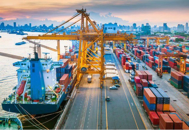 Kim ngạch xuất nhập khẩu tăng nhẹ trong tháng 10