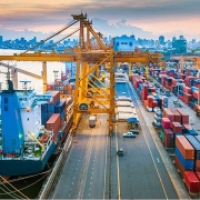 Kim ngạch xuất nhập khẩu tăng nhẹ trong tháng 10