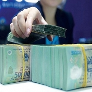 Tin tức kinh tế ngày 26/10: Không giảm thêm lãi suất từ nay tới cuối năm