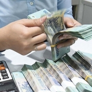Lãi suất tiền gửi tiếp tục thiết lập kỷ lục mới, chạm mốc 9,5%/năm