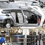 Tin tức kinh tế ngày 2/12: Ô tô đăng ký trước bạ tăng đột biến