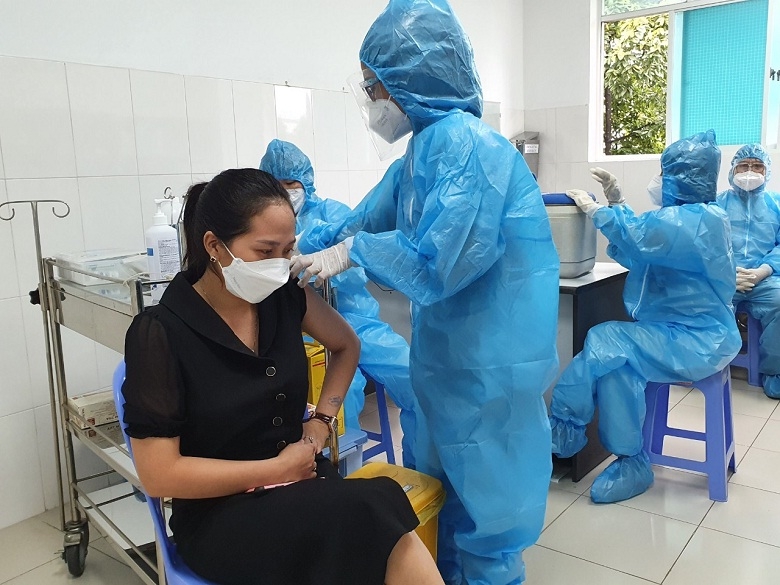 Tăng cường rà soát công tác tiêm vắc xin; quản lý, điều trị người nhiễm Covid-19