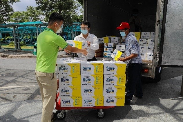 Vinamilk gửi tặng món quà sức khỏe đến những “chiến sĩ áo trắng” và người thân nhân ngày Gia đình Việt Nam Vinamilk gửi tặng món quà sức khỏe đến những “chiến sĩ áo trắng” và người thân nhân ngày Gia đình Việt Nam