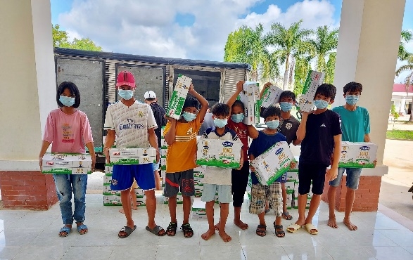 Món quà “bất ngờ” từ Vinamilk đến với các em nhỏ có hoàn cảnh khó khăn giữa ngày hè giãn cách