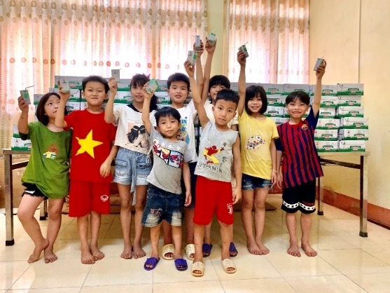 Món quà “bất ngờ” từ Vinamilk đến với các em nhỏ có hoàn cảnh khó khăn giữa ngày hè giãn cách