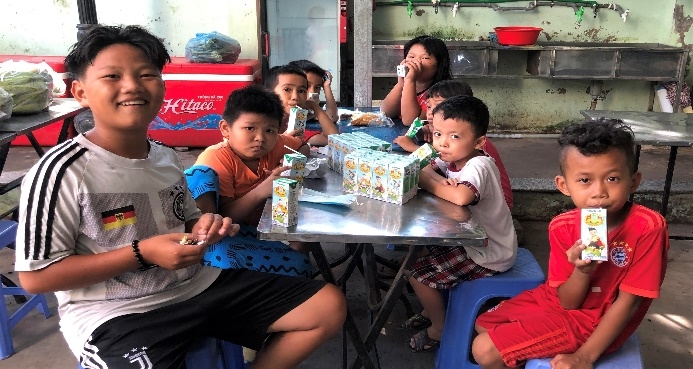 Món quà “bất ngờ” từ Vinamilk đến với các em nhỏ có hoàn cảnh khó khăn giữa ngày hè giãn cách