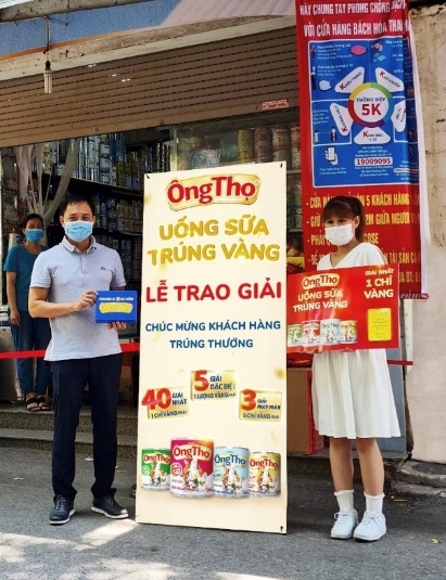 Người tiêu dùng bất ngờ khi “rinh” vàng từ chương trình “Uống sữa Ông Thọ, trúng vàng”