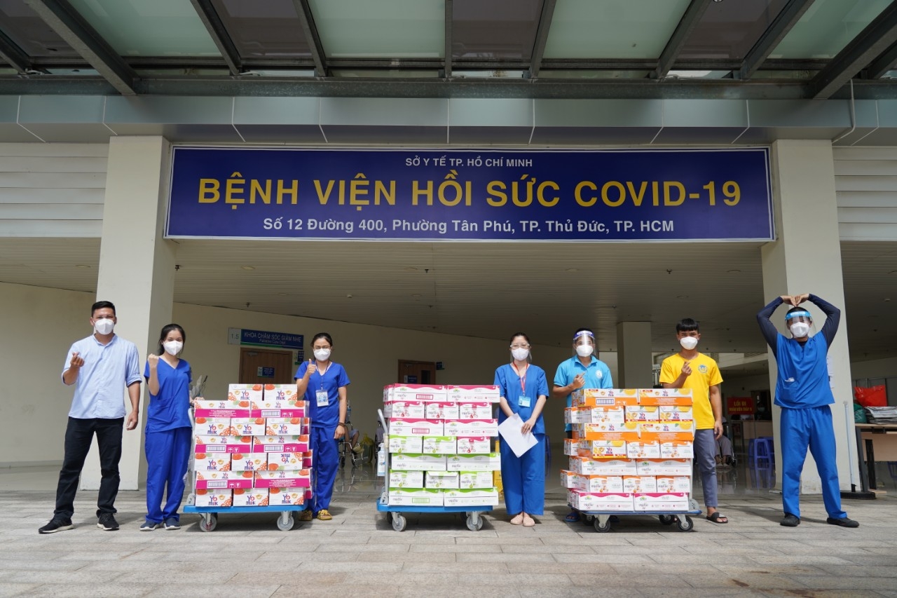 Vinamilk ủng hộ thêm 5 tỷ đồng sản phẩm, thiết bị y tế cho các Trung tâm hồi sức tích cực và bệnh viện tuyến đầu