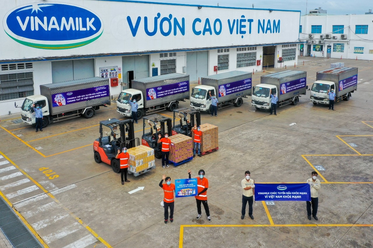 Vinamilk ủng hộ thêm 5 tỷ đồng sản phẩm, thiết bị y tế cho các Trung tâm hồi sức tích cực và bệnh viện tuyến đầu