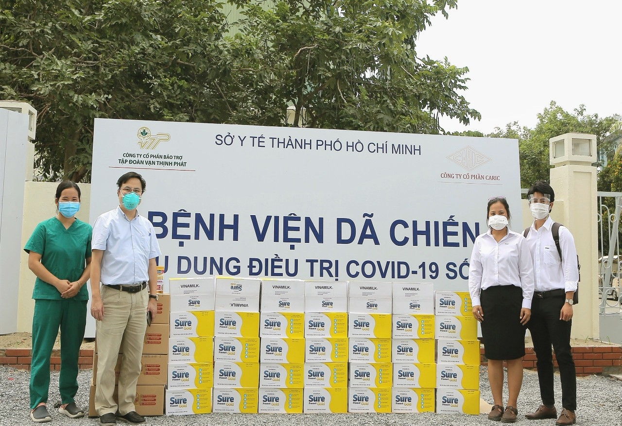 Vinamilk ủng hộ thêm 5 tỷ đồng sản phẩm, thiết bị y tế cho các Trung tâm hồi sức tích cực và bệnh viện tuyến đầu