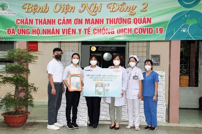 Vinamilk trao tặng 50.000 sản phẩm Vinamilk ColosGold cho con em cán bộ y bác sĩ tuyến đầu