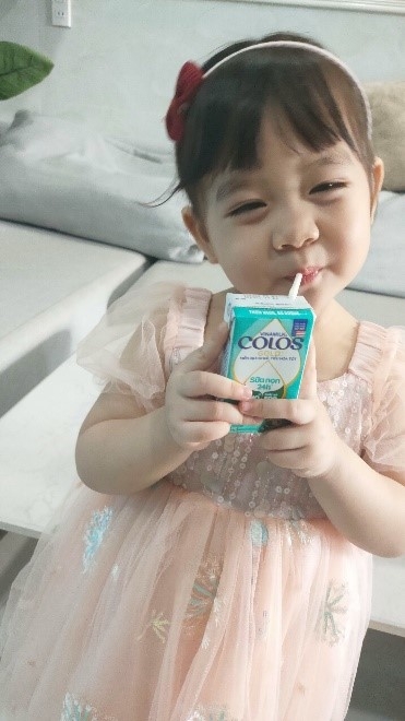 Vinamilk trao tặng 50.000 sản phẩm Vinamilk ColosGold cho con em cán bộ y bác sĩ tuyến đầu
