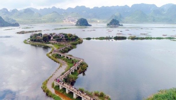 Cảnh sắc chùa Tam Chúc - Vịnh Hạ Long trên cạn