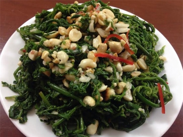 Rau dớn – Món quà dân giã của núi rừng Xuân Sơn