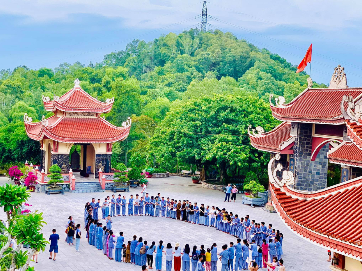 Thiền viện Trúc Lâm Hàm Rồng bình yên bên bờ sông Mã Thiền viện Trúc Lâm Hàm Rồng bình yên bên bờ sông Mã