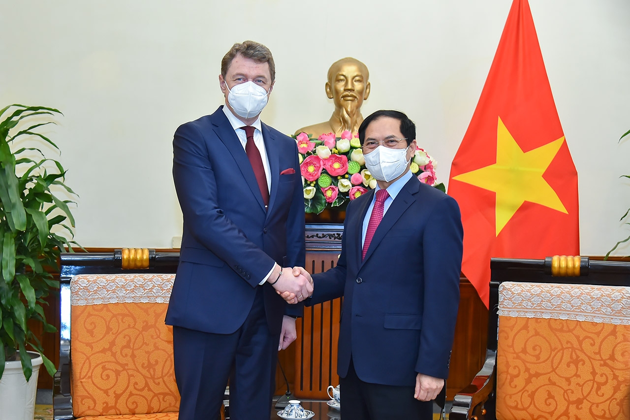 Bộ trưởng Bùi Thanh Sơn tiếp xã giao Thứ trưởng Ngoại giao Belarus Nikolai Borisevich
