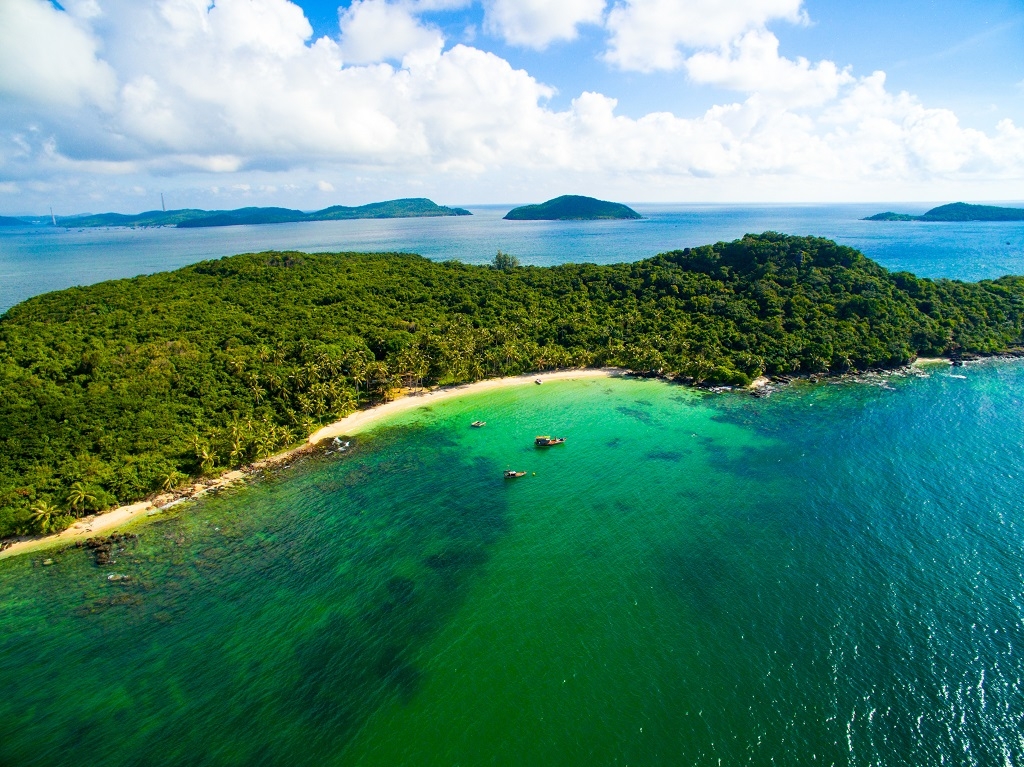 Vẻ đẹp hoang sơ của hòn Mây Rút