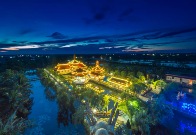 Chùa Vạn Phước: Tiên cảnh trần gian giữa vùng đầm lầy, cây dại khô cằn Chùa Vạn Phước: Tiên cảnh trần gian giữa vùng đầm lầy, cây dại khô cằn