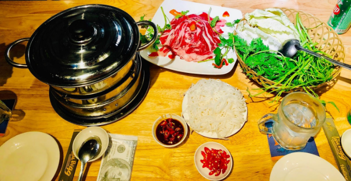 Ngon lạ miệng lẩu bò mắm ruốc