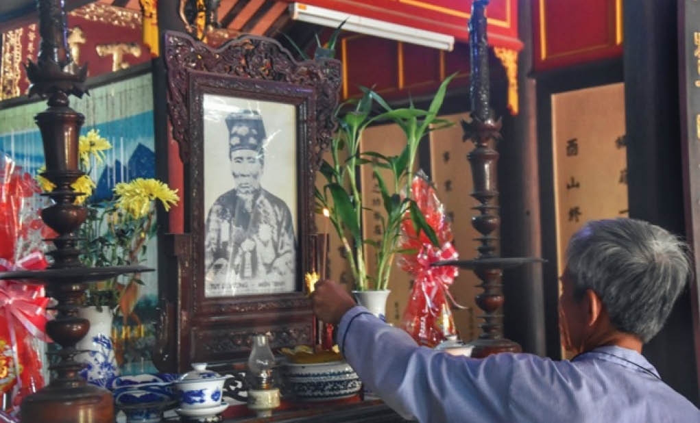 Ghé thăm phủ “ông hoàng thi ca”