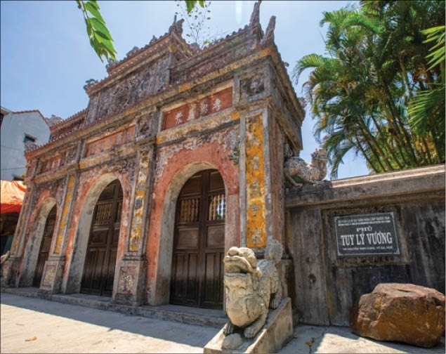 Ghé thăm phủ “ông hoàng thi ca”