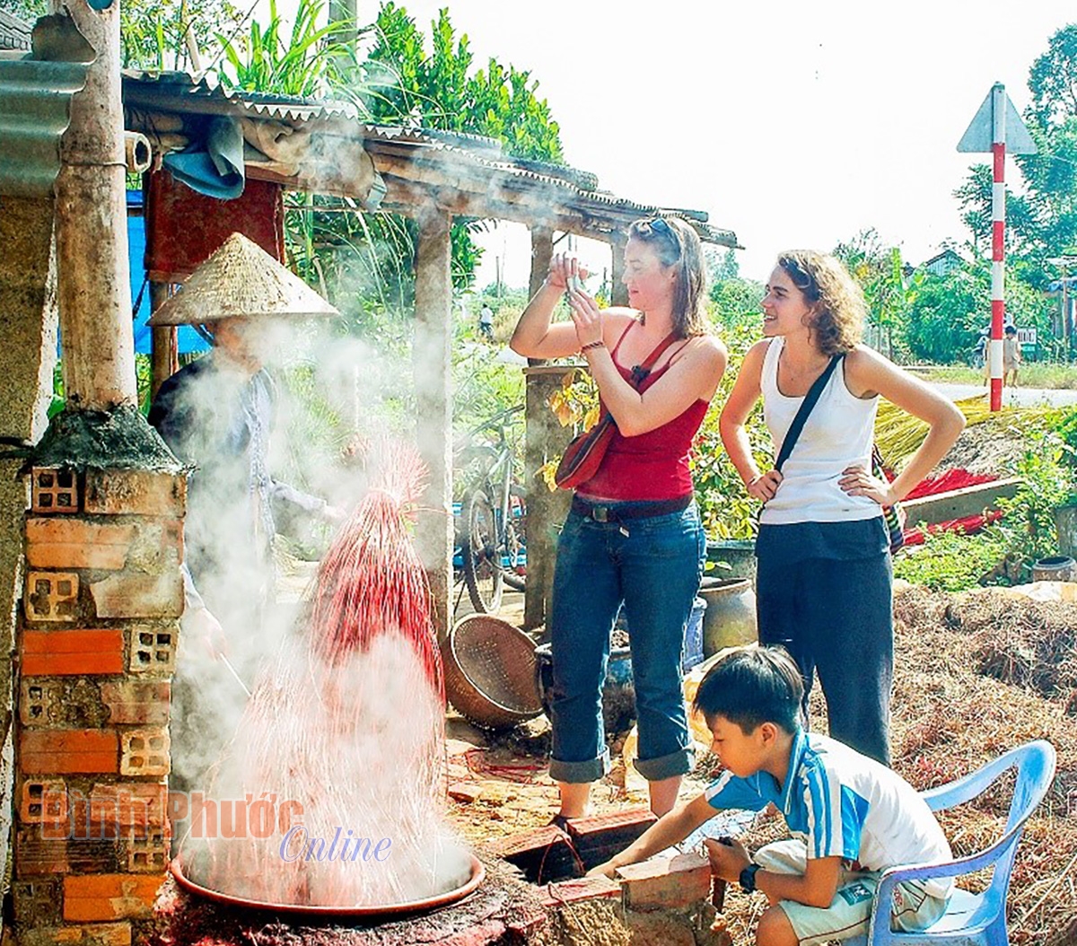 Khám phá vẻ đẹp ở làng nghề dệt chiếu trăm tuổi