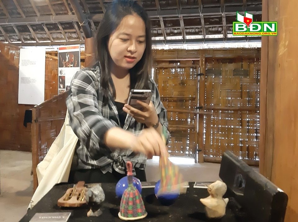 Trải nghiệm nhạc cụ các dân tộc trên thế giới tại Đắk Nông