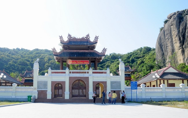 Rong ruổi xứ “3 đèo, 4 động”