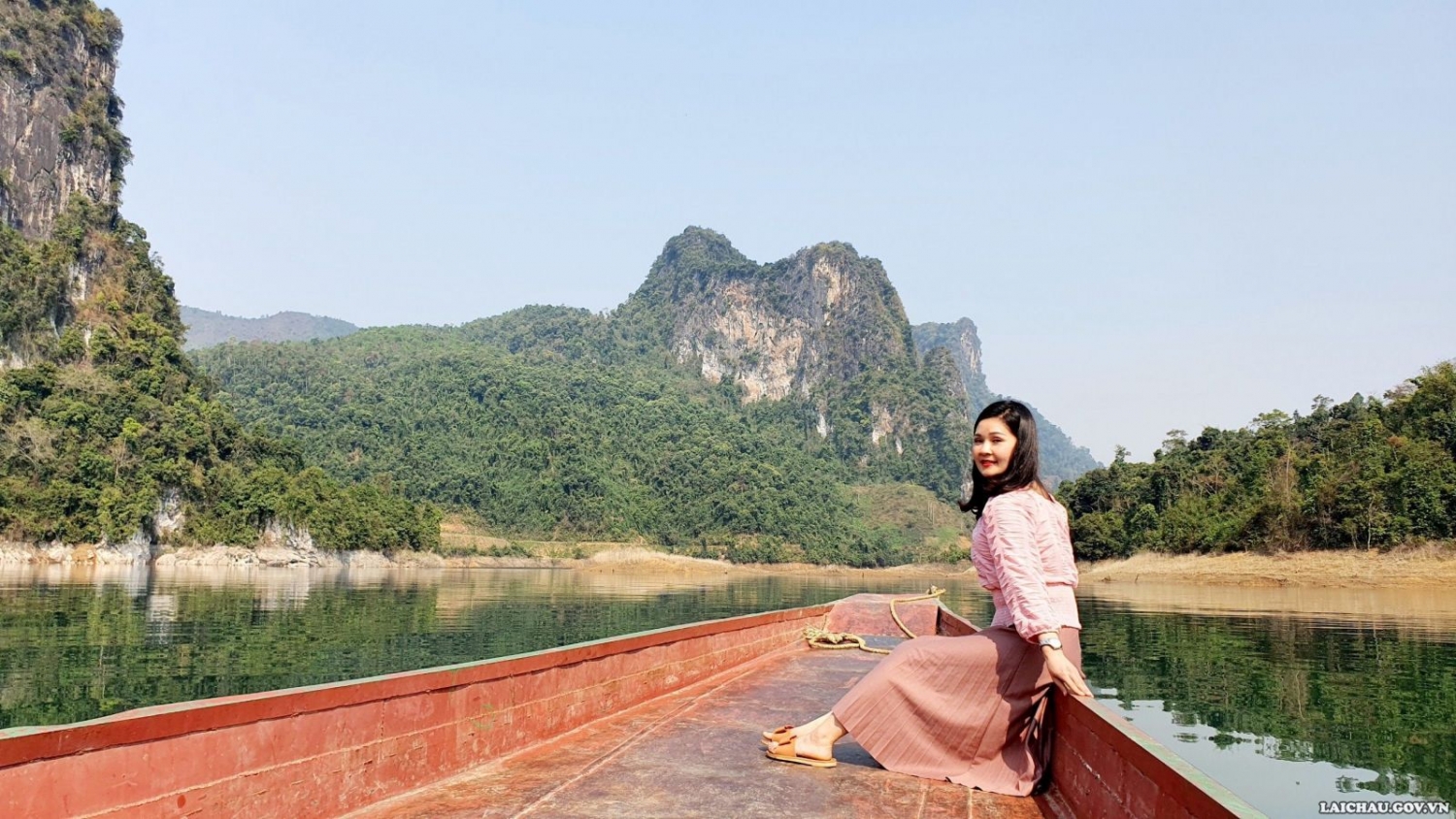 Trải nghiệm mới tại lòng hồ thủy điện Bản Chát Trải nghiệm mới tại lòng hồ thủy điện Bản Chát