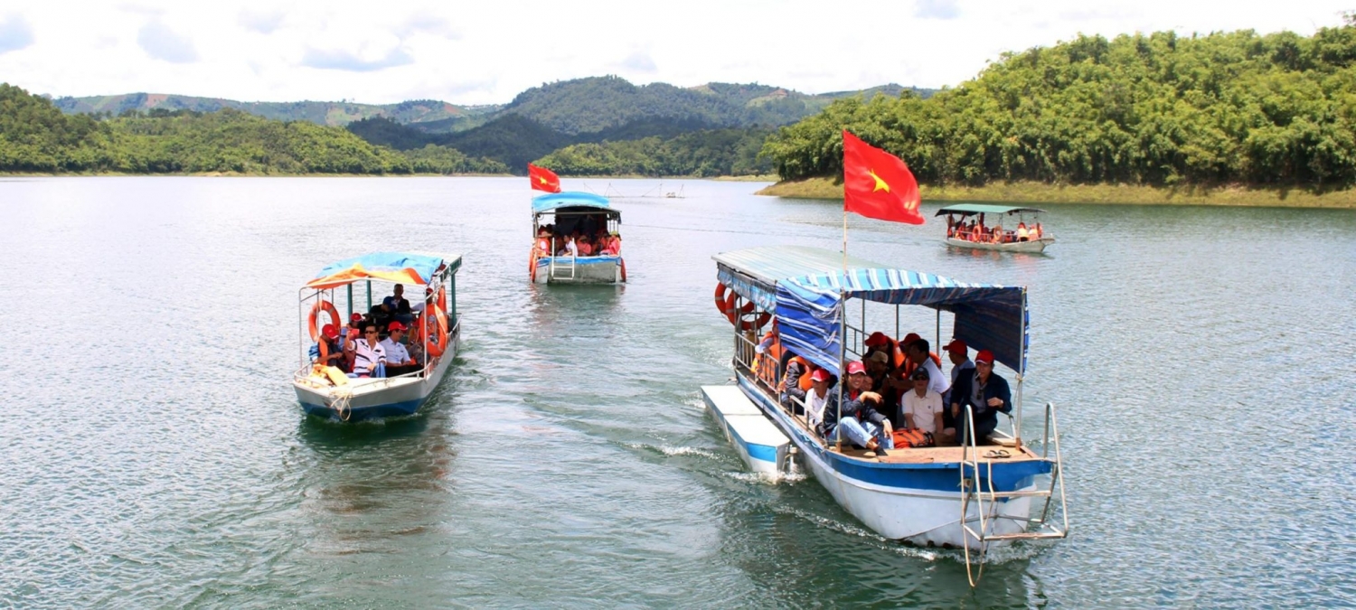 Du lịch Đắk Nông đừng quên ghé hồ Tà Đùng Du lịch Đắk Nông đừng quên ghé hồ Tà Đùng
