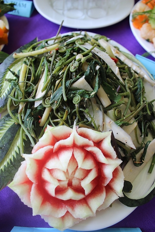 Món nộm rau rừng