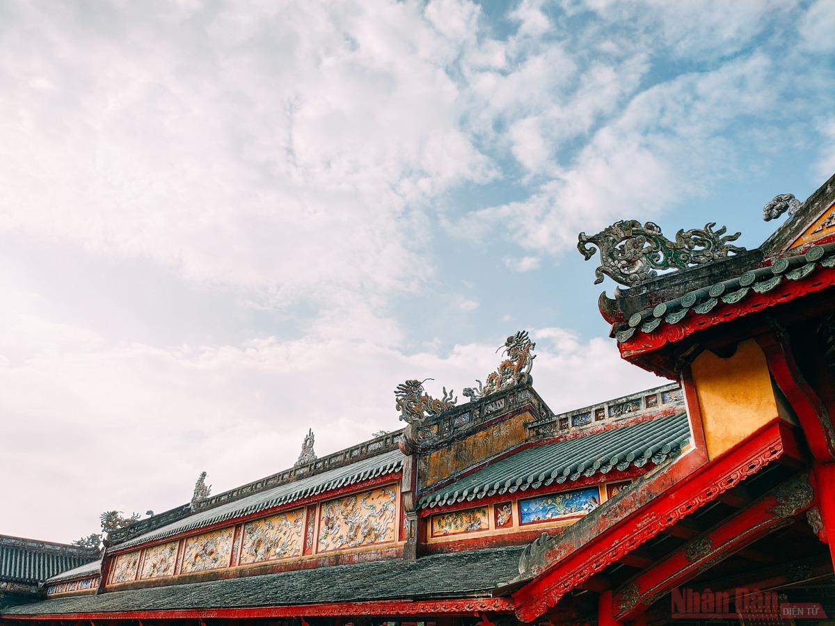Chiêm ngưỡng lát cắt thời gian trên dấu tích Kinh thành Huế Chiêm ngưỡng lát cắt thời gian trên dấu tích Kinh thành Huế