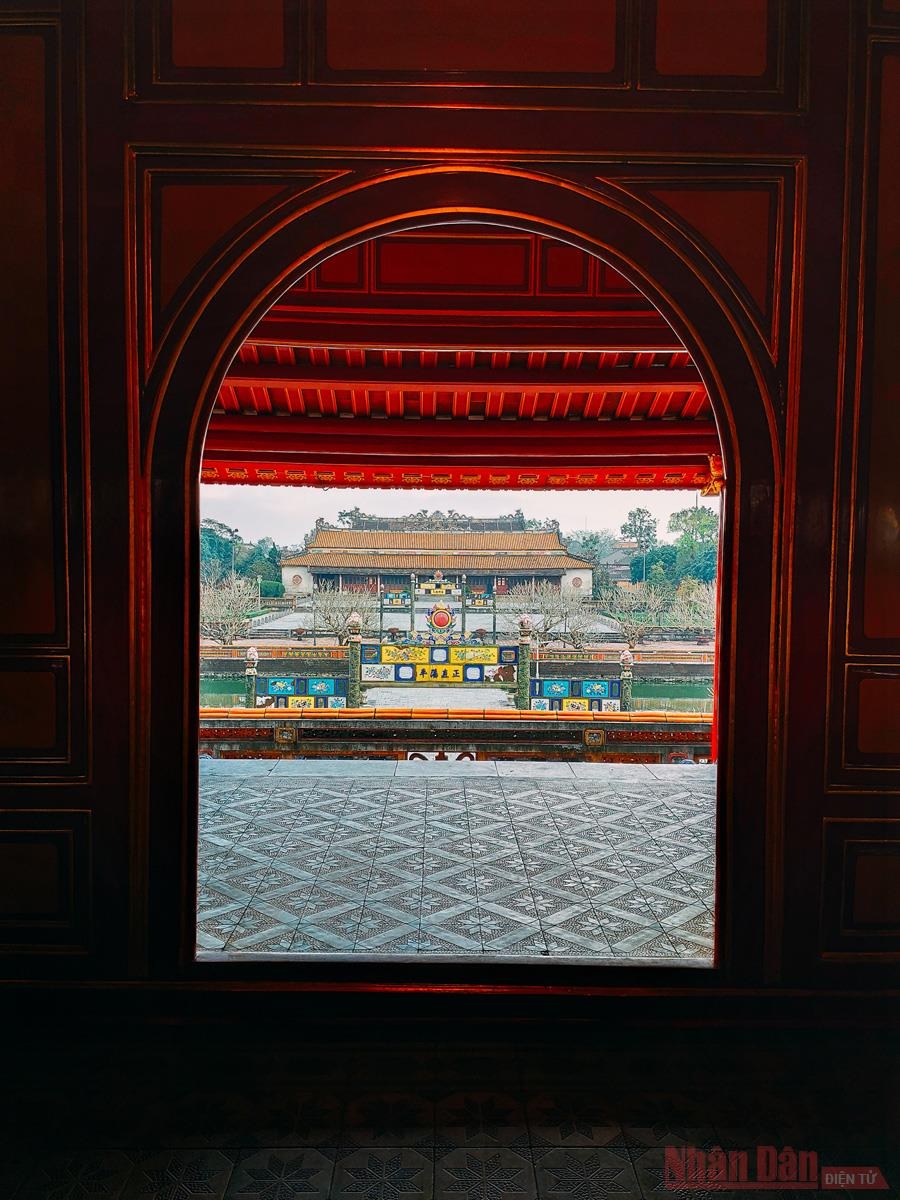 Chiêm ngưỡng lát cắt thời gian trên dấu tích Kinh thành Huế Chiêm ngưỡng lát cắt thời gian trên dấu tích Kinh thành Huế