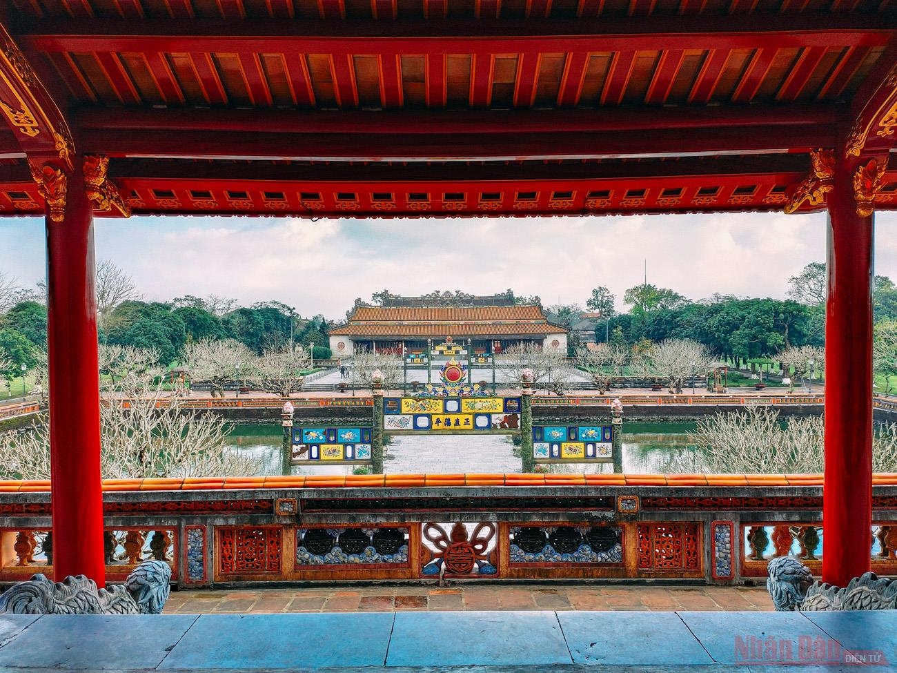 Chiêm ngưỡng lát cắt thời gian trên dấu tích Kinh thành Huế Chiêm ngưỡng lát cắt thời gian trên dấu tích Kinh thành Huế
