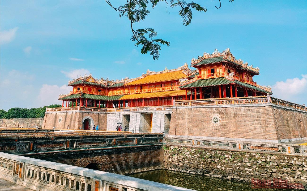 Chiêm ngưỡng lát cắt thời gian trên dấu tích Kinh thành Huế Chiêm ngưỡng lát cắt thời gian trên dấu tích Kinh thành Huế