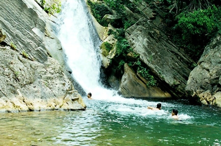 Danh thắng thác Nà Khoang