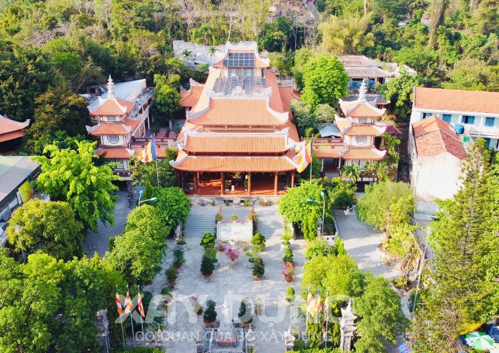 Chùa Long Sơn - Không gian thiền tịnh giữa lòng phố biển
