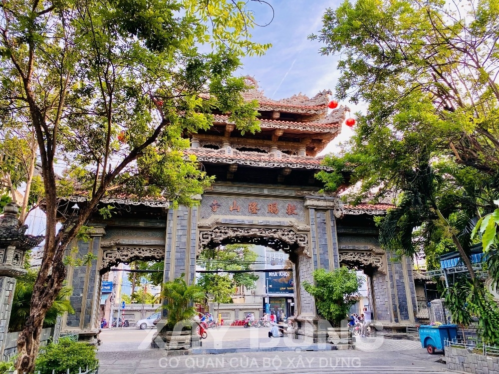Chùa Long Sơn - Không gian thiền tịnh giữa lòng phố biển