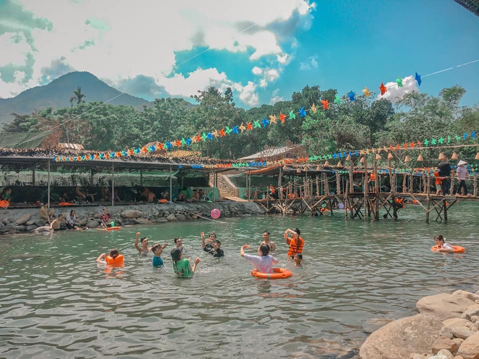 Suối Khe Su - Hồ Điệp quán