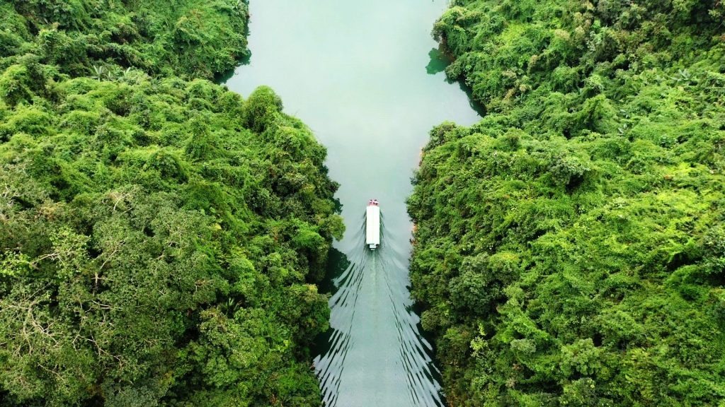 Khám phá lòng hồ Thủy điện Sông Miện
