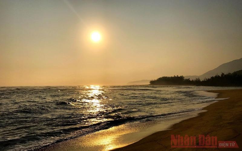 Lênh đênh đầm phá Cầu Hai, cửa biển Tư Hiền Lênh đênh đầm phá Cầu Hai, cửa biển Tư Hiền