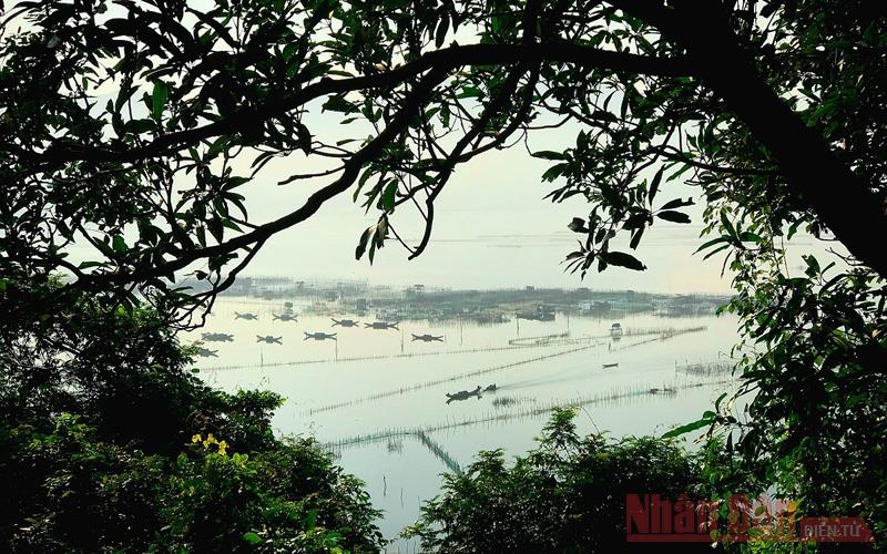 Lênh đênh đầm phá Cầu Hai, cửa biển Tư Hiền Lênh đênh đầm phá Cầu Hai, cửa biển Tư Hiền