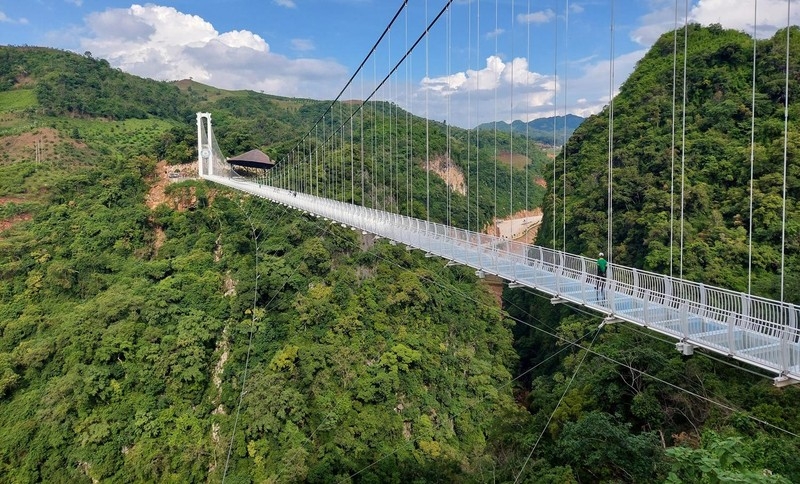 Ấn tượng cầu kính Bạch Long