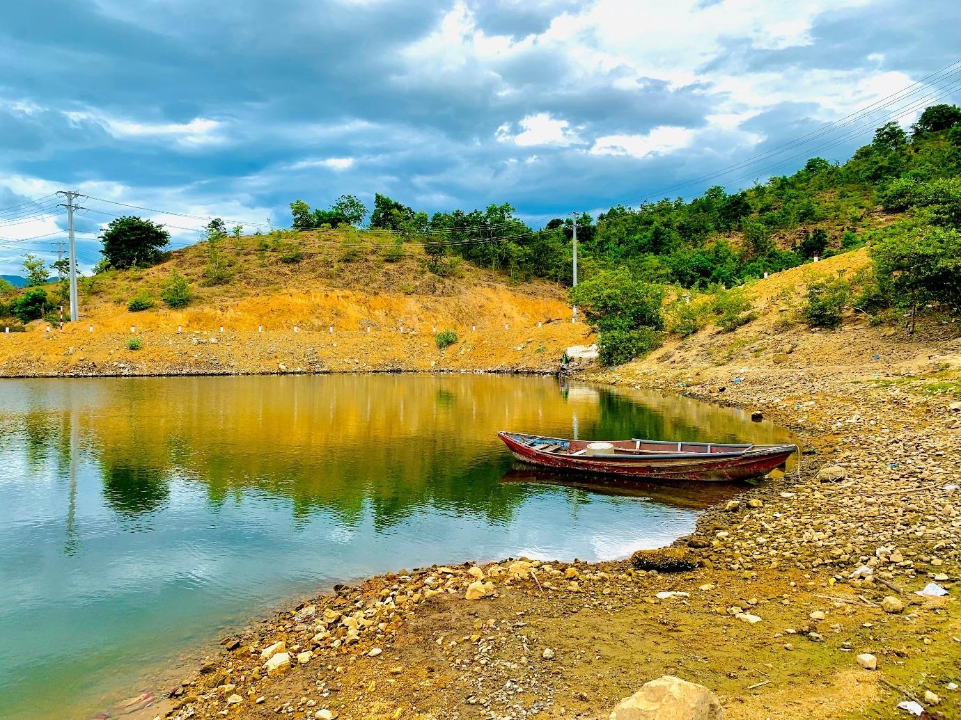 Khám phá vẻ đẹp Hồ Lanh Ra