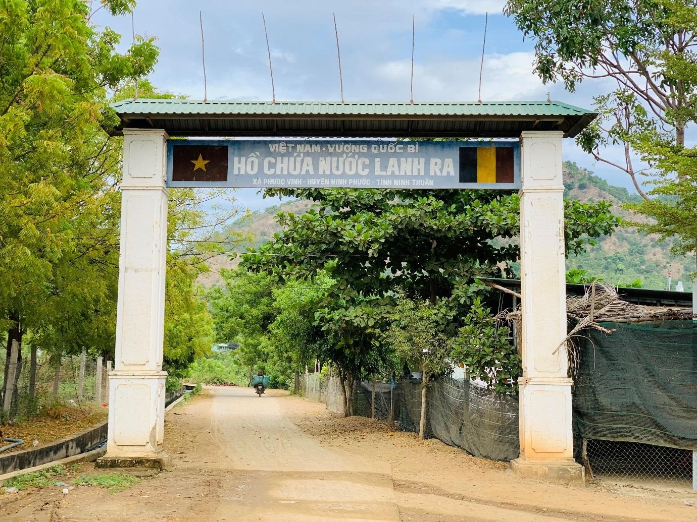 Khám phá vẻ đẹp Hồ Lanh Ra