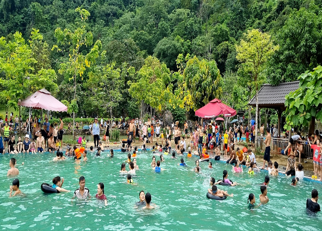 Hang Phượng Hoàng, suối Mỏ Gà - Địa điểm “Giải nhiệt” cho mùa hè oi bức