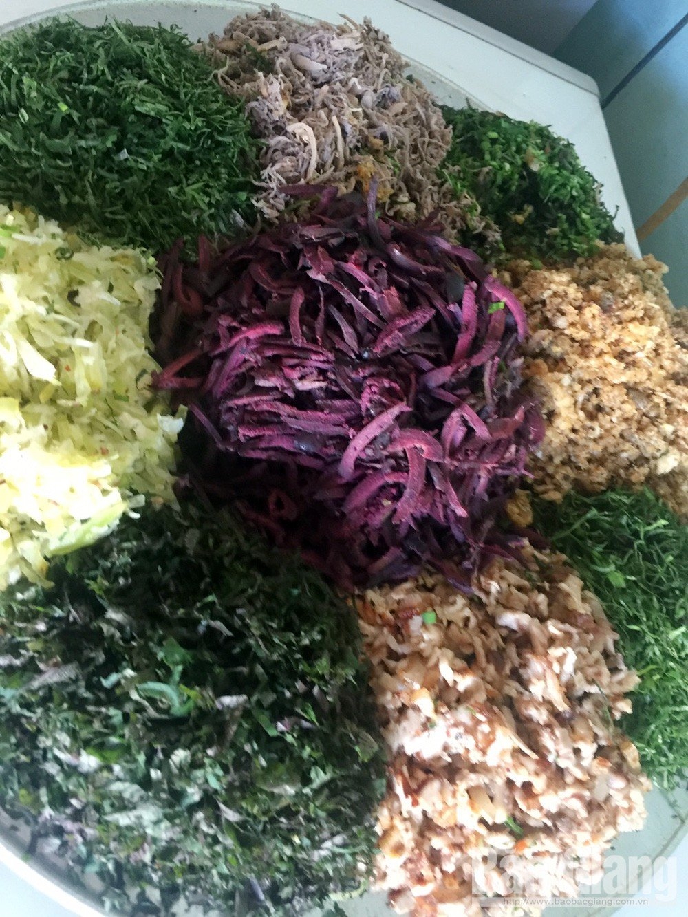 nham tram dac san cua mot vung que cach mang