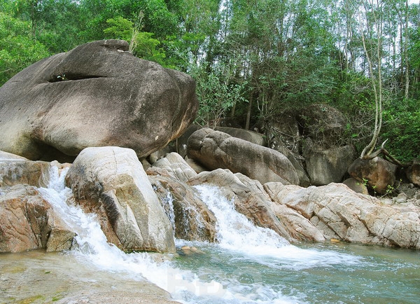 Thưởng ngoạn suối nguồn...